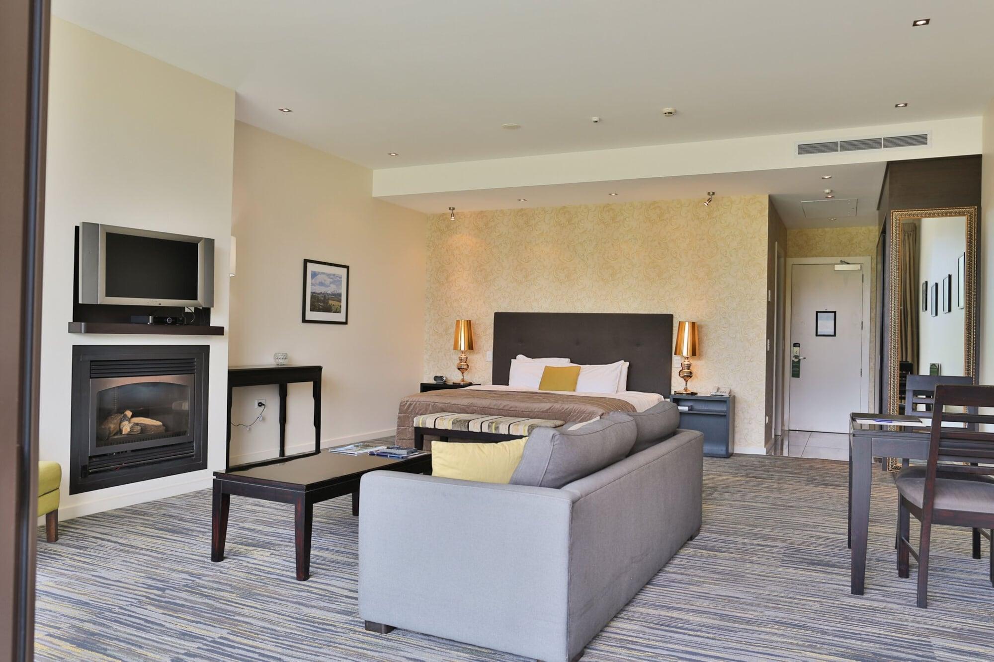 Braemar Lodge And Spa هانمر سبرينغز المظهر الخارجي الصورة A suite at the Hilton San Francisco