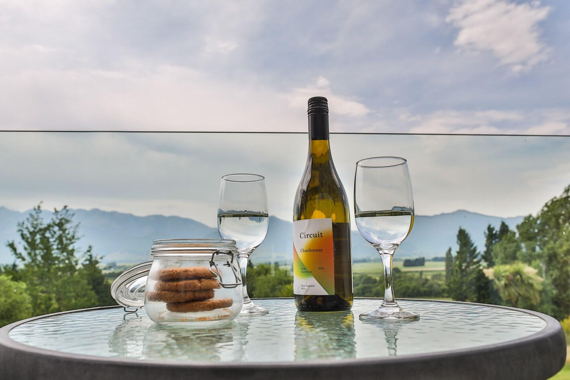 Braemar Lodge And Spa هانمر سبرينغز المظهر الخارجي الصورة A bottle of wine