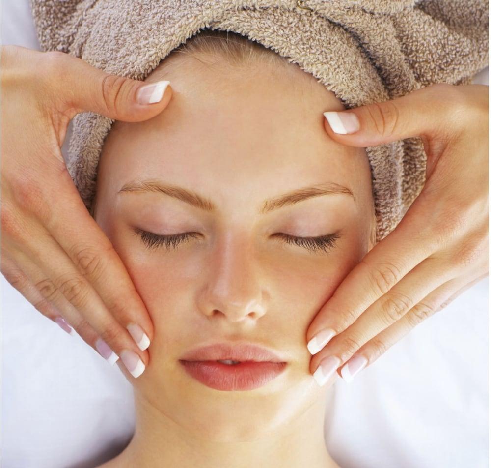 Braemar Lodge And Spa هانمر سبرينغز المظهر الخارجي الصورة A facial treatment